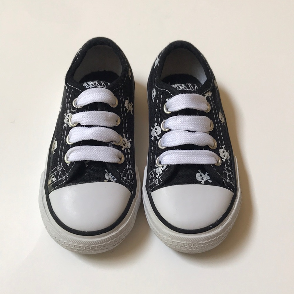Kidgets Skull & Crossbones Shoes